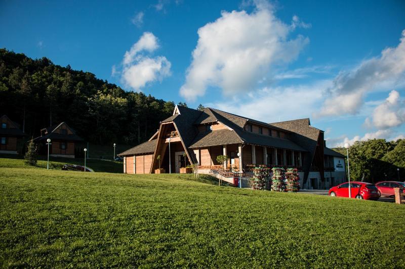 Hotel Etno Complex Vrdnicka Kula Vrdnik Exterior foto